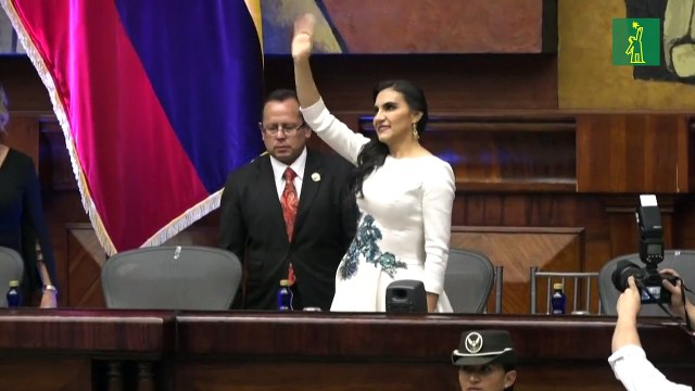 Presidente de Ecuador designa vicepresidenta interina en medio de crisis política
