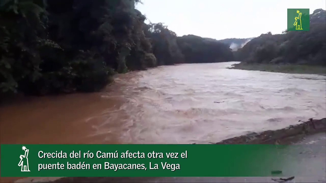 Crecida del río Camú afecta otra vez el puente badén en Bayacanes, La Vega