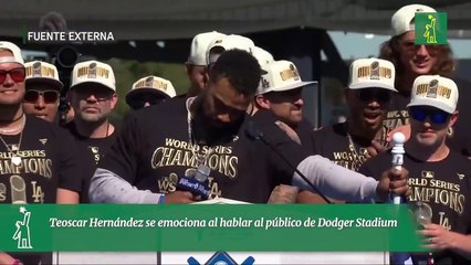 Teoscar Hernández se emociona al hablar al público de Dodger Stadium