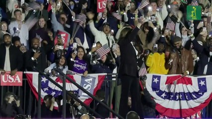 Kamala Harris llama a un "nuevo liderazgo" en mitin frente a la Casa Blanca