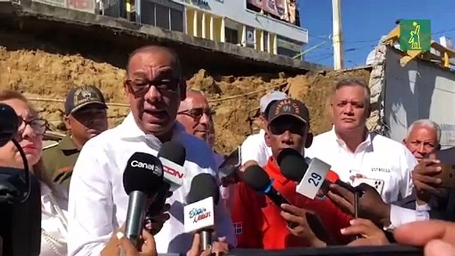 Obras Públicas evalúa causas originaron desplome de muro en avenida de Santiago