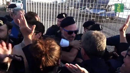 Un centenar de personas apoyan a inmigrantes en Catania: "Es una vegüenza"