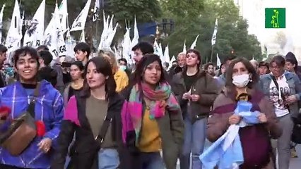 Los argentinos responden con reacciones encontradas a la conmoción desatada por el ataque a la vicepresidenta