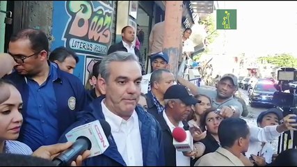 Abinader, realizó un recorrido la tarde de este sábado por por el barrio Las Ocho Casitas en el sector Los Ríos