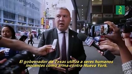 Nueva York acusa a gobernador de Texas de usar inmigrantes como arma humana