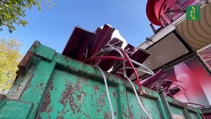 Las aspas del emblemático cabaré parisino Moulin Rouge se desploman