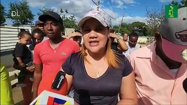 Moradores del barrio Mukay en Dajabón en pie de lucha dicen si no les tiran asfalto al sector no habra votos