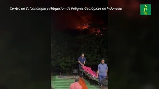 Cientos de evacuados por erupción de volcán en Indonesia