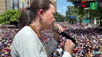 Machado reaparece en público entre el clamor de miles de personas concentradas en Caracas