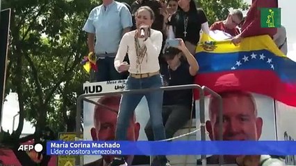 Actas en mano, oposición de Venezuela reivindica victoria en elecciones