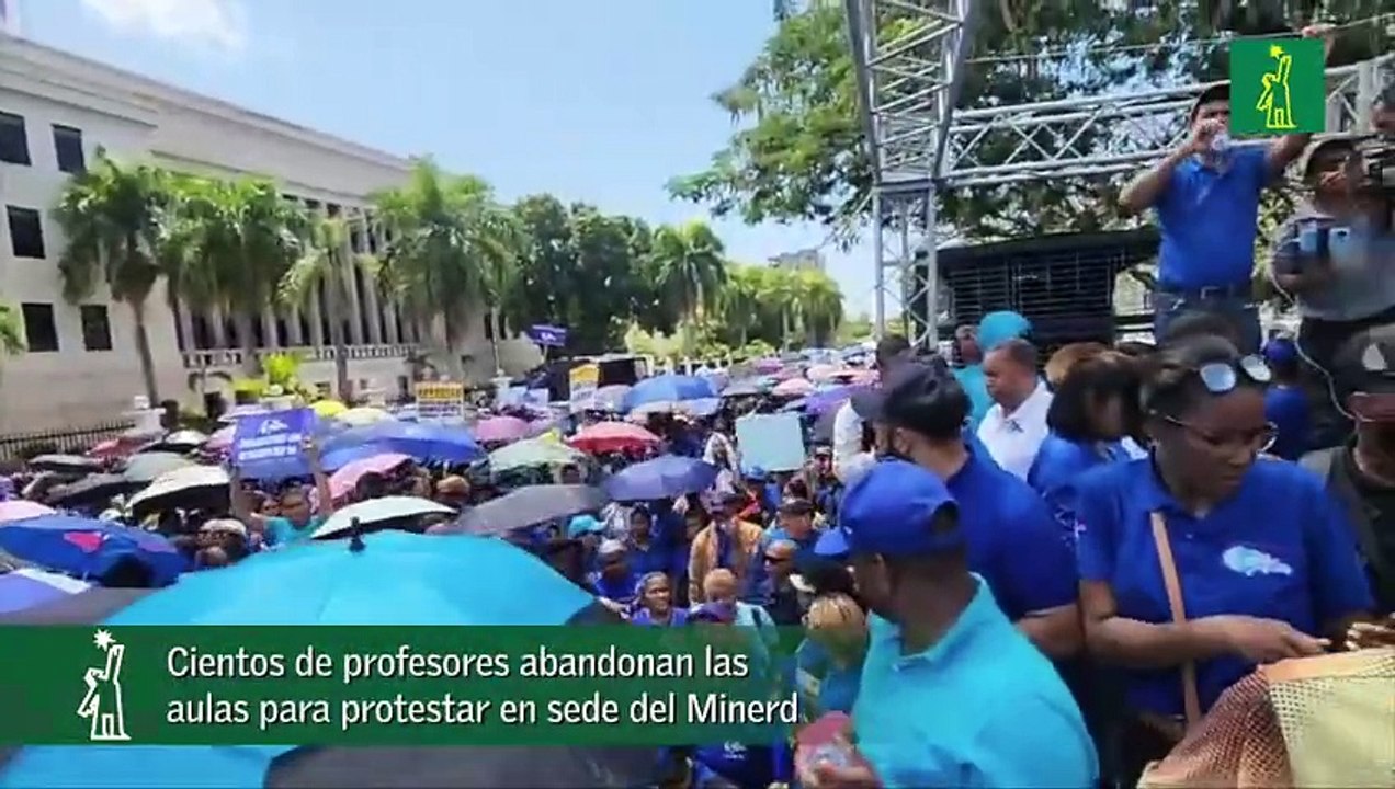 Cientos de profesores abandonan las aulas para protestar en sede del Minerd