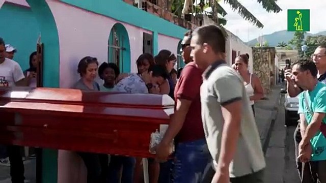 Lágrimas por muerte de manifestantes y temor por el destino de detenidos en Venezuela