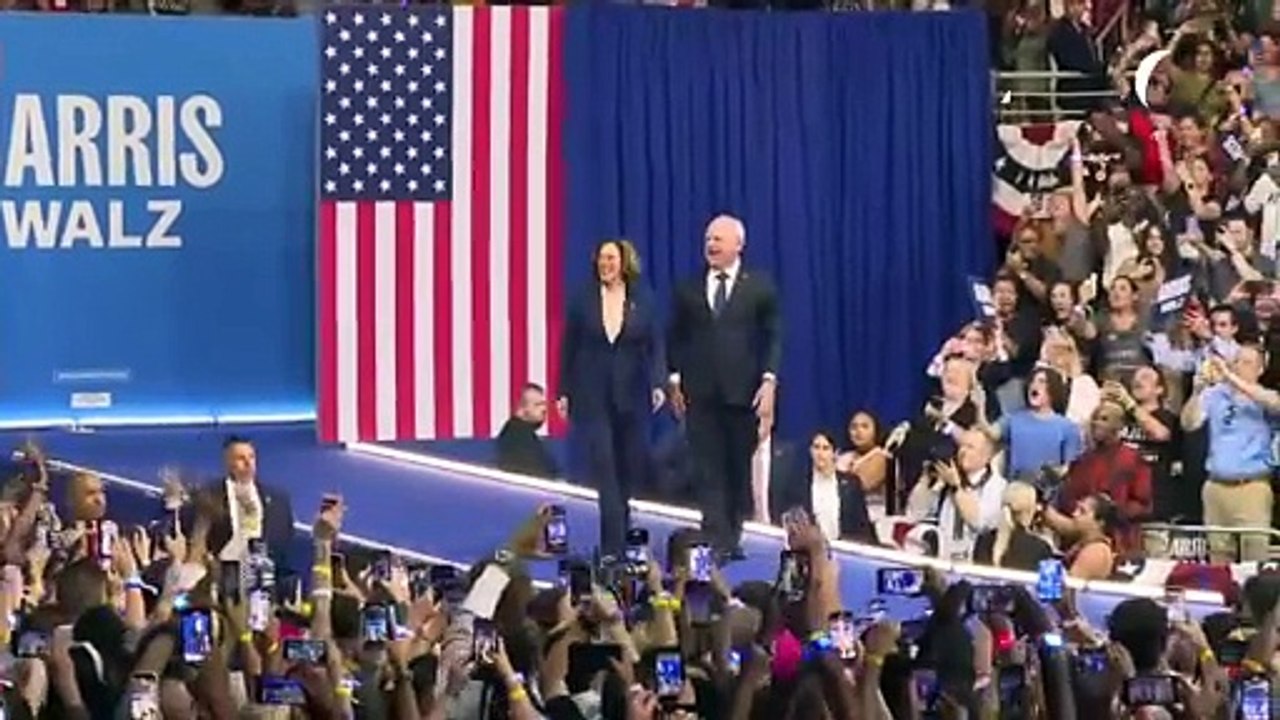 Kamala Harris y Tim Walz se presentan a los estadounidenses en su primer mitin en Filadelfia