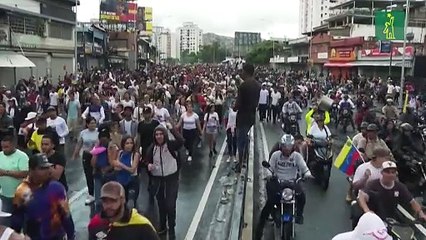 Oposición en Venezuela proclama victoria pese a reelección de Maduro que desata protestas