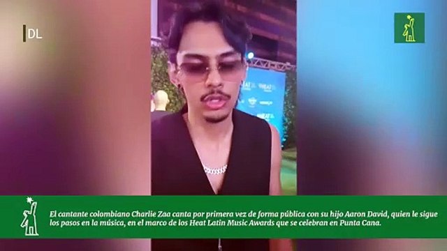 El cantante colombiano Charlie Zaa canta por primera vez de forma pública con su hijo Aaron David, quien le sigue los pasos en la música, en el marco de los Heat Latin Music Awards que se celebran en Punta Cana
