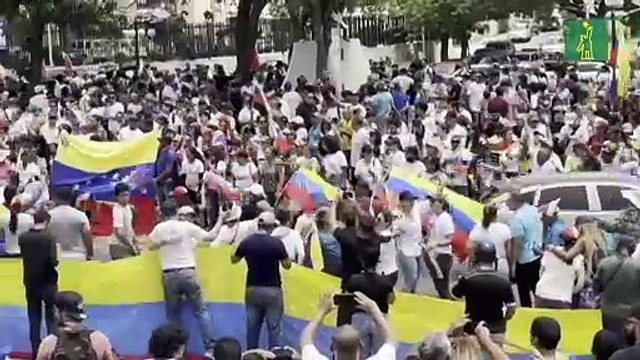 Candidato opositor en Venezuela llama a la calma en las protestas y habla con Blinken