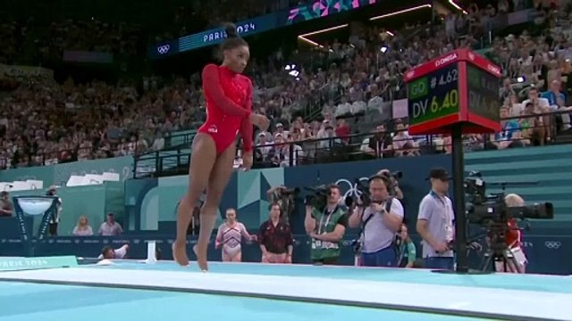 Simone Biles gana oro en salto, su tercero en París-2024, seguida de Rebeca Andrade