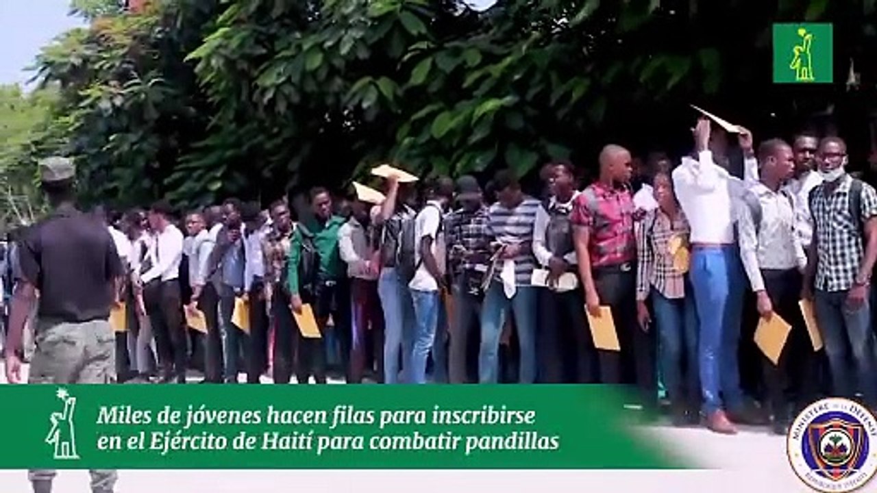 Miles de jóvenes hacen filas para inscribirse en el Ejército de Haití para combatir pandillas