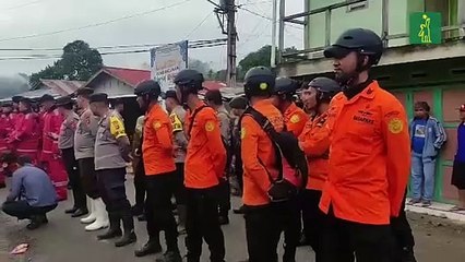 Al menos 8 muertos y 22 desaparecidos por una avalancha en la región central de Indonesia