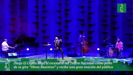 Diego El Cigala llega al escenario del Teatro Nacional como parte de su gira "Obras Maestras" y recibe una gran ovación del público