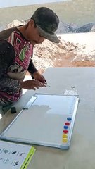 VIDEO: ¡Querer es poder! Albañil aprende a leer y escribir en su horario de almuerzo