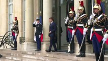 Macron recibe a Milei en Francia tras polémica sobre cánticos racistas