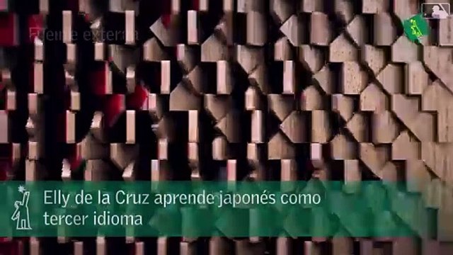 Elly de la Cruz aprende japonés como tercer idioma