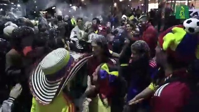 Hinchas colombianos celebran en las calles el paso a la final de la Copa América tras vencer a Uruguay