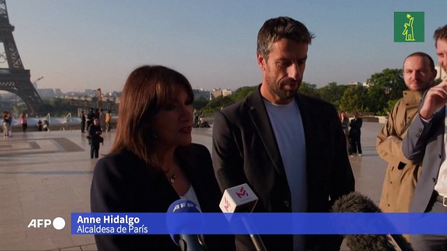Los anillos olímpicos ya lucen en la Torre Eiffel