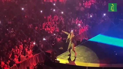 Bad Bunny en el cierre de su gira pone a "perrear" a Puerto Rico