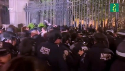 Policía de Nueva York recupera control de edificio universitario de Columbia y detiene a estudiantes