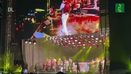 Christian Nodal ovacionado en el Estadio Quisqueya