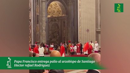 Papa Francisco entrega palio al arzobispo de Santiago Hector rafael Rodriguez