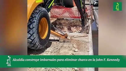 Alcaldía construye imbornales para eliminar charco en la John F. Kennedy