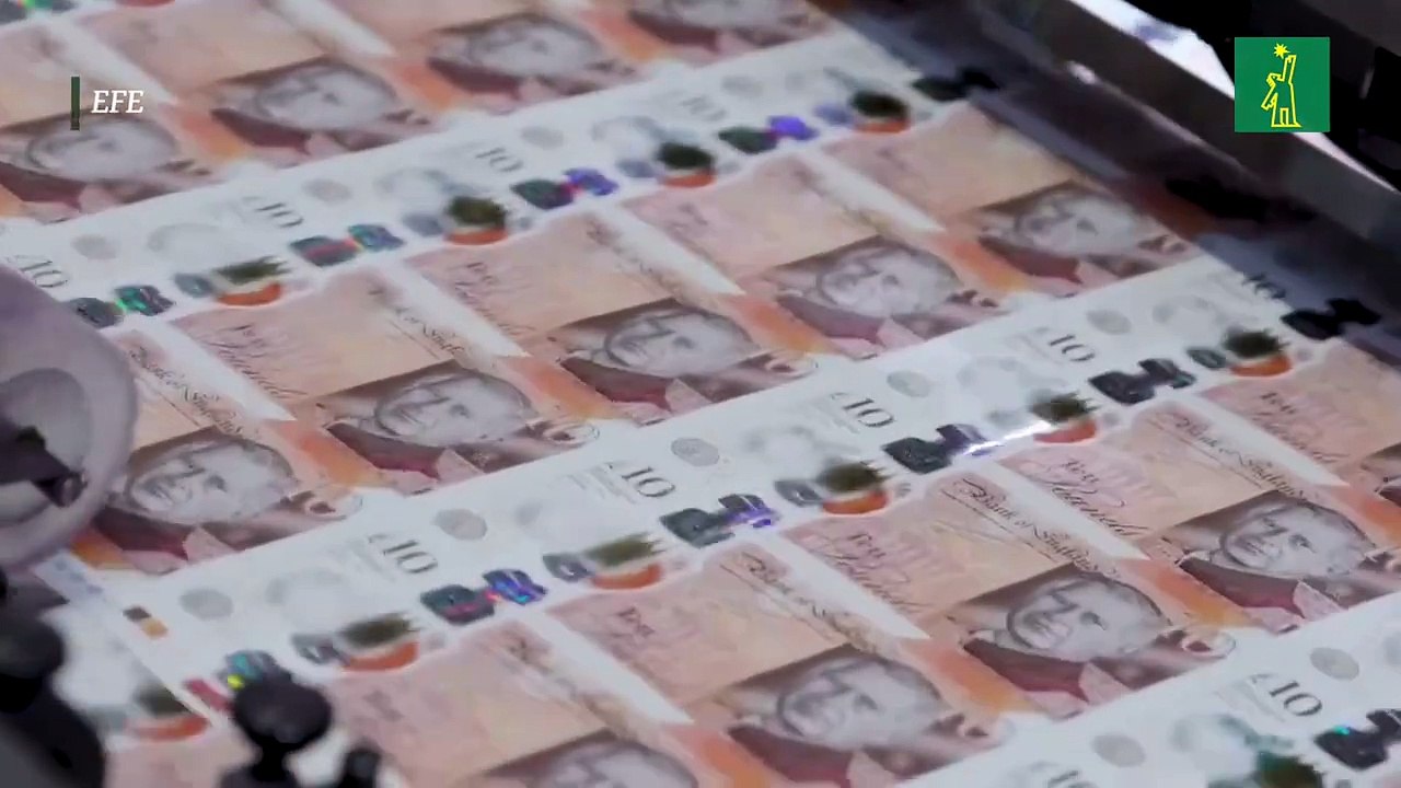 La figura de Carlos III ya luce en los nuevos billetes británicos