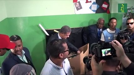 Presidente dominicano lidera elecciones marcadas por la crisis de Haití