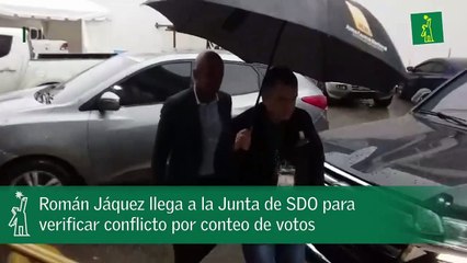 Román Jáquez llega a la Junta de SDO para verificar conflicto por conteo de votos