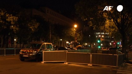 Un hombre dispara a dos agentes en una comisaría de París