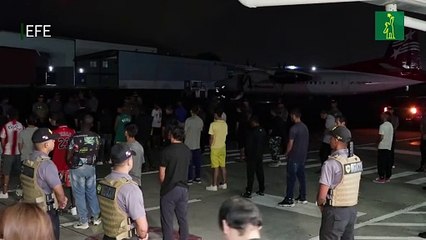 Nadie se fue voluntariamente en vuelo de retorno de migrantes acordado entre Panamá y EE.UU..mp4