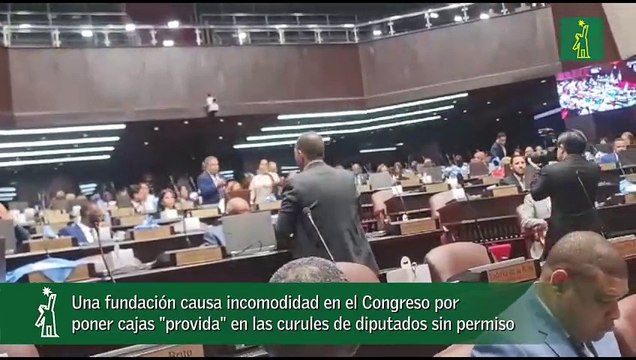 Una fundación causa incomodidad en el Congreso por poner cajas provida en las curules de diputados sin permiso.mp4