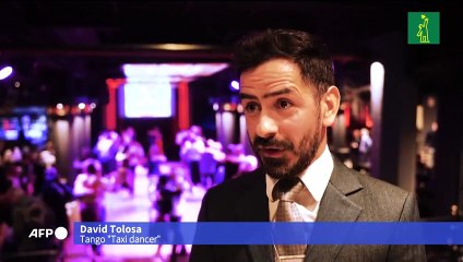 Los 'taxi dancers' de Buenos Aires, salvoconducto para novatos del tango