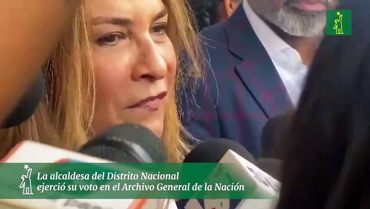 La alcaldesa del Distrito Nacional, Carolina Mejía, ejerció su voto antes de las 9:00 de la mañana en el Archivo General de la Nación