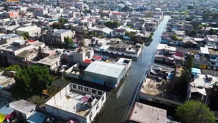 Pobladores del centro de México luchan por sobrevivir en medio de inundación