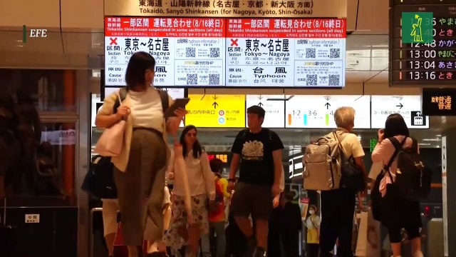 Japón, en alerta meteorológica y con vuelos y trenes cancelados por un poderoso tifón