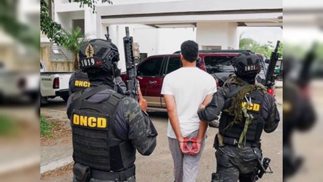 Detienen a dos hombres vinculados a cargamento de cocaína