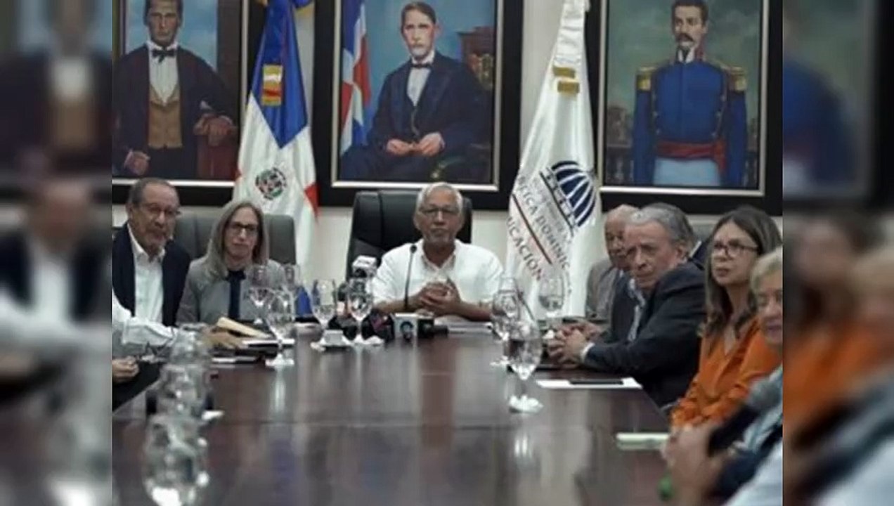 Ángel Hernández es felicitado por ratificación en el Minerd