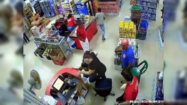 Apresan a dos por asalto a supermercado en Hato Nuevo