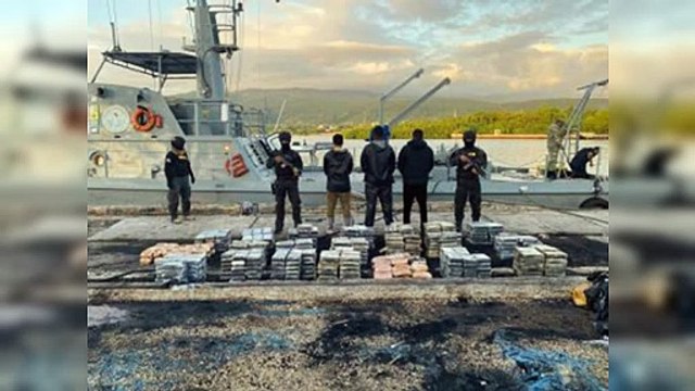 Ocupan más de 500 paquetes de droga; tres personas arrestadas