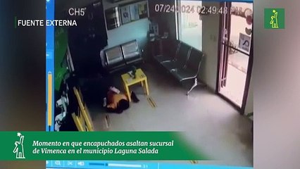 Momento en que encapuchados asaltan sucursal de Vimenca en el municipio Laguna Salada