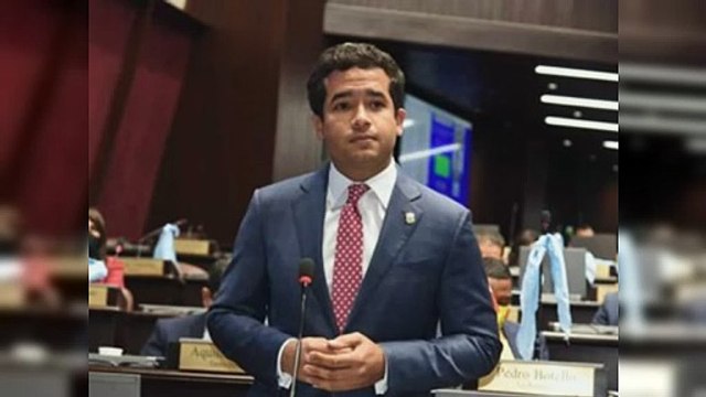 Omar Fernández presenta programa de becas “Mujer Digital”